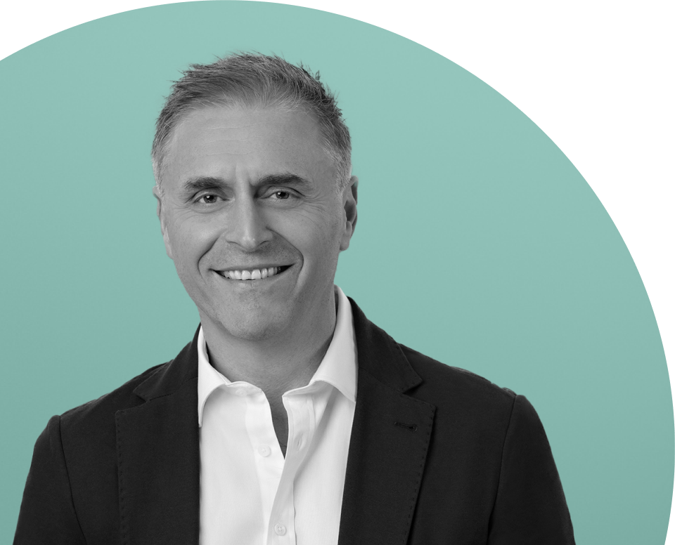 Black-and-white portrait of Al Tylis in a white shirt, smiling, set against a teal semicircle background. Image used in Apollo Global Management content.